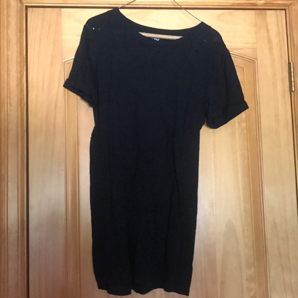 Tshirt dress w purposeful holes